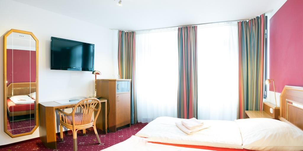 Wali'S Hotel Bielefeld Ngoại thất bức ảnh
