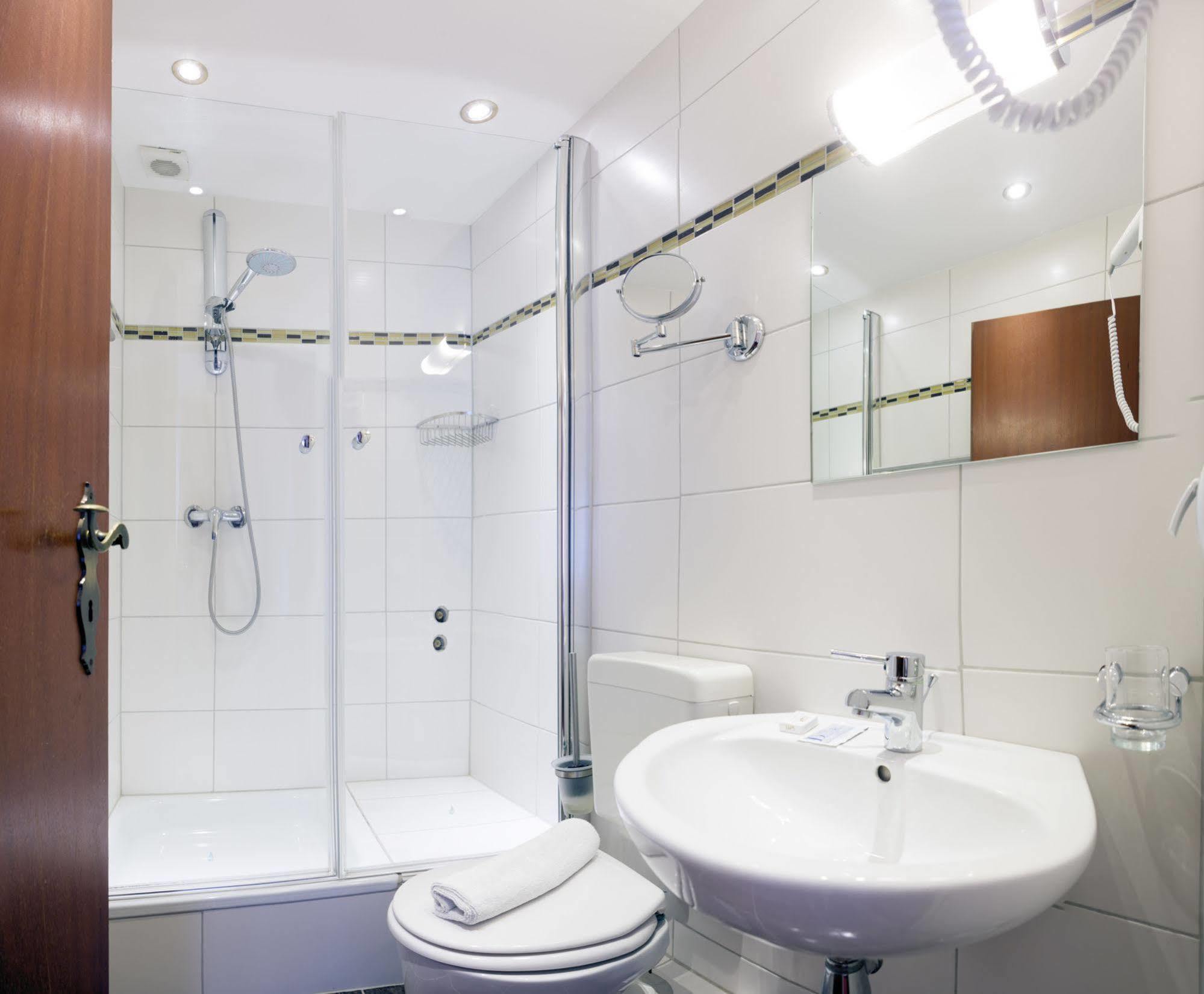 Wali'S Hotel Bielefeld Ngoại thất bức ảnh